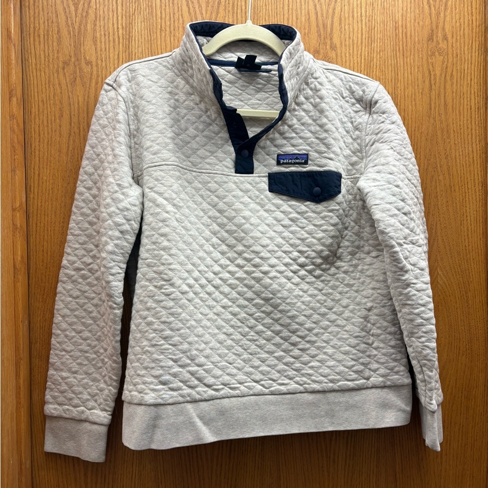 Patagonia Organic Cotton Quilted Top in Beige and Dark Blue
